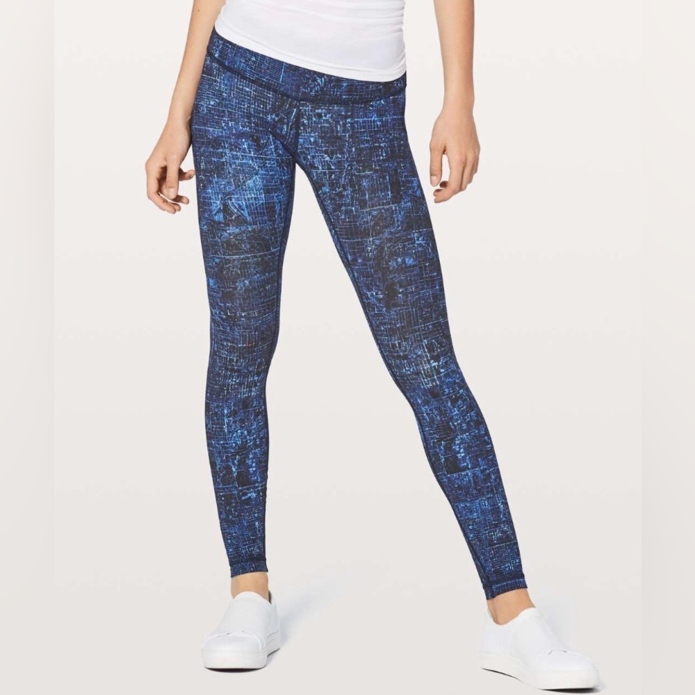 Lululemon Wunder Under Low-Rise Tight *Full-On Luxtreme 28"
City Lights sz12 EUC